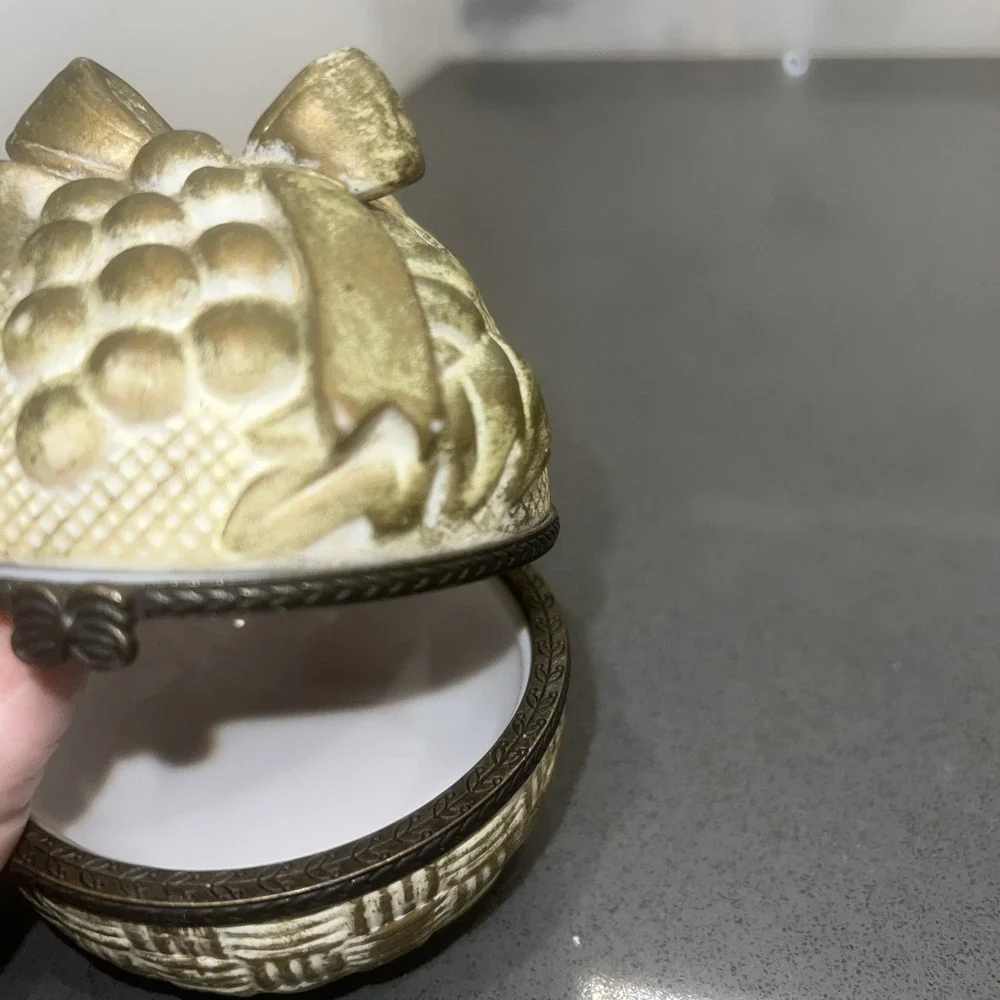 Ball Shaped TRINKET BOX Fruit Basket Gold Bow Grapes Photo Place Card Holder